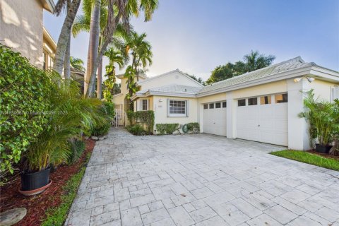 Villa ou maison à vendre à Pembroke Pines, Floride: 3 chambres, 153.1 m2 № 1929503 - photo 2