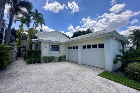 Villa ou maison à vendre à Pembroke Pines, Floride: 3 chambres, 153.1 m2 № 1929503 - photo 1