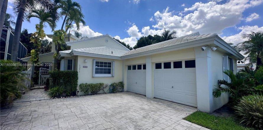 Villa ou maison à Pembroke Pines, Floride 3 chambres, 153.1 m2 № 1929503