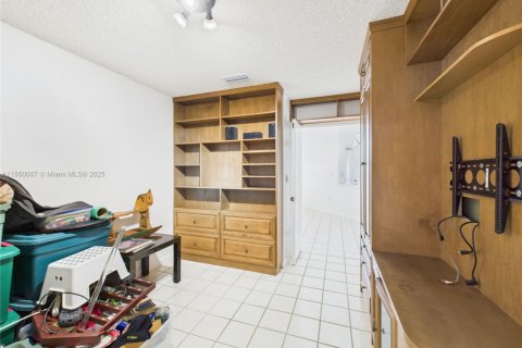 Villa ou maison à vendre à Pembroke Pines, Floride: 3 chambres, 153.1 m2 № 1929503 - photo 23