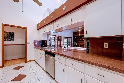 House in Palm Harbor, Florida 3 bedrooms, 186.08 sq.m. № 1910210 - photo 16