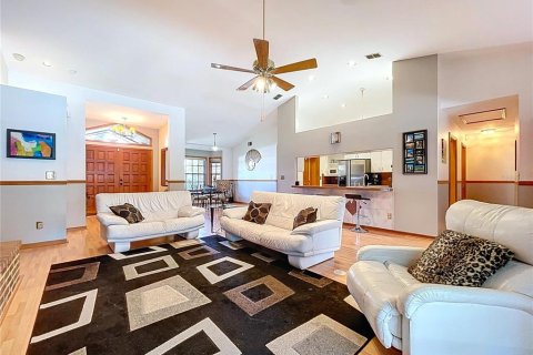 House in Palm Harbor, Florida 3 bedrooms, 186.08 sq.m. № 1910210 - photo 9