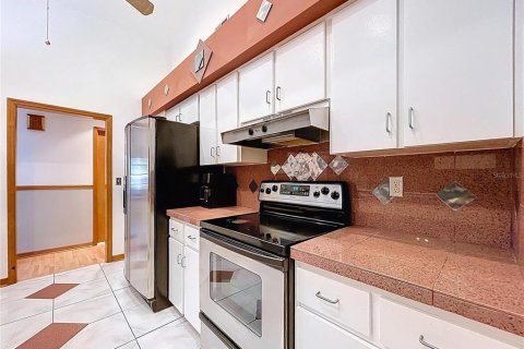 House in Palm Harbor, Florida 3 bedrooms, 186.08 sq.m. № 1910210 - photo 15