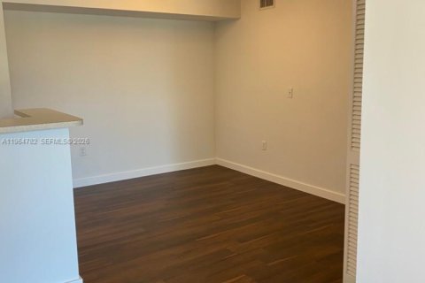 Condominio en alquiler en Pembroke Pines, Florida, 1 dormitorio, 68.93 m2 № 2026124 - foto 4
