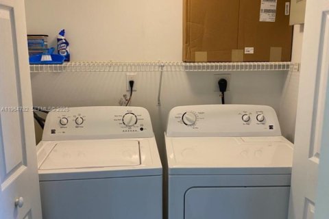 Condominio en alquiler en Pembroke Pines, Florida, 1 dormitorio, 68.93 m2 № 2026124 - foto 8