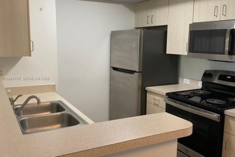 Condominio en alquiler en Pembroke Pines, Florida, 1 dormitorio, 68.93 m2 № 2026124 - foto 6