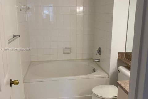 Condominio en alquiler en Pembroke Pines, Florida, 1 dormitorio, 68.93 m2 № 2026124 - foto 11