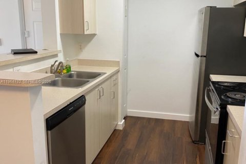 Condominio en alquiler en Pembroke Pines, Florida, 1 dormitorio, 68.93 m2 № 2026124 - foto 5