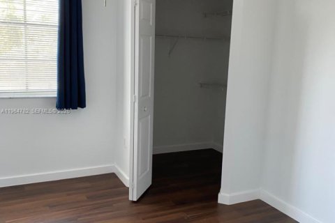 Condominio en alquiler en Pembroke Pines, Florida, 1 dormitorio, 68.93 m2 № 2026124 - foto 13