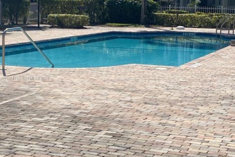 Condominio en alquiler en Pembroke Pines, Florida, 1 dormitorio, 68.93 m2 № 2026124 - foto 17