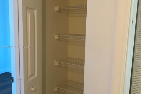 Condominio en alquiler en Pembroke Pines, Florida, 1 dormitorio, 68.93 m2 № 2026124 - foto 9