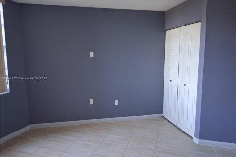 Condo in Pembroke Pines, Florida, 2 bedrooms  № 1809857 - photo 18