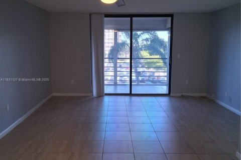 Condo in Pembroke Pines, Florida, 2 bedrooms  № 1809857 - photo 14