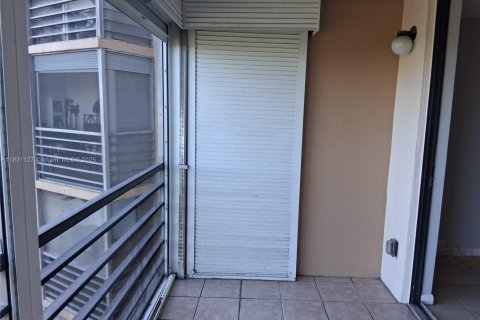 Condo in Pembroke Pines, Florida, 2 bedrooms  № 1809857 - photo 30