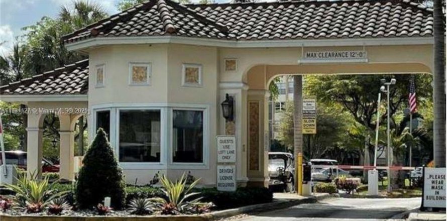 Condo in Pembroke Pines, Florida, 2 bedrooms № 1809857
