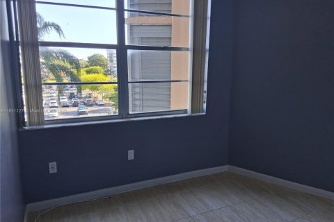 Condo in Pembroke Pines, Florida, 2 bedrooms  № 1809857 - photo 19