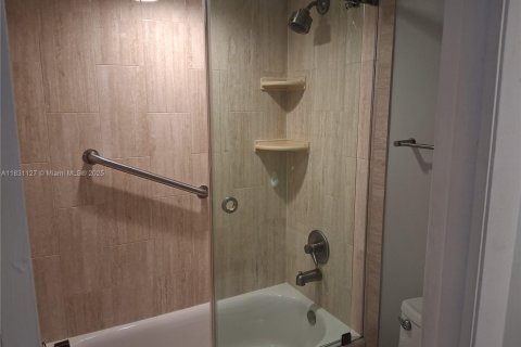 Condo in Pembroke Pines, Florida, 2 bedrooms  № 1809857 - photo 25