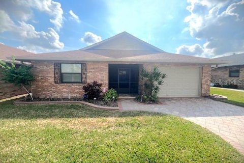 House in Lakeland, Florida 2 bedrooms, 136.29 sq.m. № 1717484 - photo 1