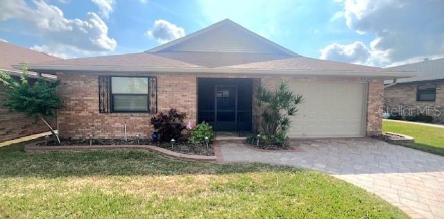 House in Lakeland, Florida 2 bedrooms, 136.29 sq.m. № 1717484