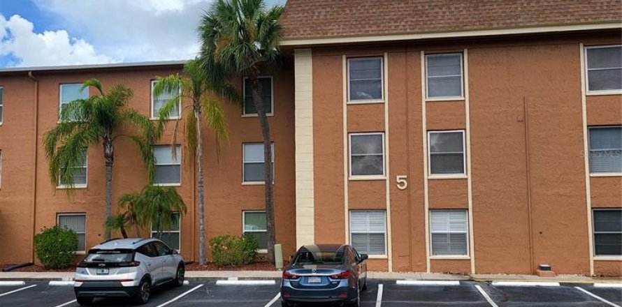 Condominio en Largo, Florida, 1 dormitorio № 1586267