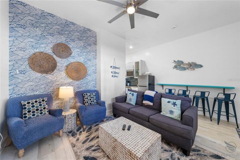 Condo in New Smyrna Beach, Florida, 2 bedrooms  № 1681770 - photo 12