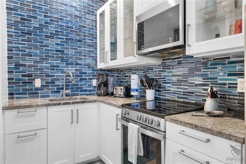 Condo in New Smyrna Beach, Florida, 2 bedrooms  № 1681770 - photo 7