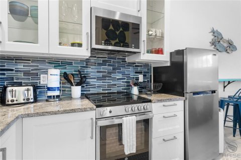 Condo in New Smyrna Beach, Florida, 2 bedrooms  № 1681770 - photo 8
