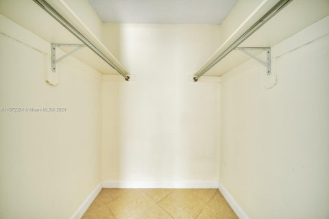 Condo in Miami, Florida, 2 bedrooms  № 1811251 - photo 19