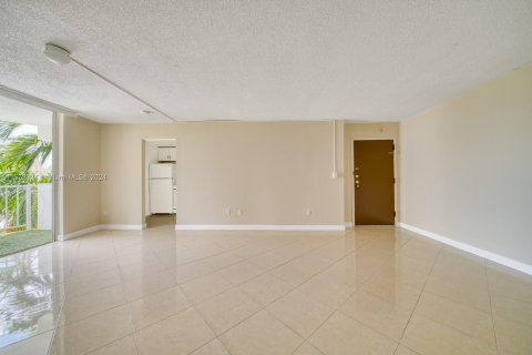 Condo in Miami, Florida, 2 bedrooms  № 1811251 - photo 9