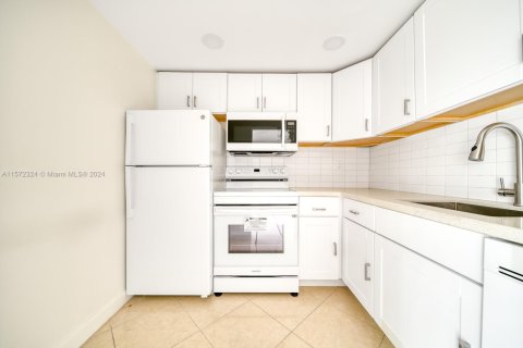 Condo in Miami, Florida, 2 bedrooms  № 1811251 - photo 13