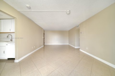 Condo in Miami, Florida, 2 bedrooms  № 1811251 - photo 8