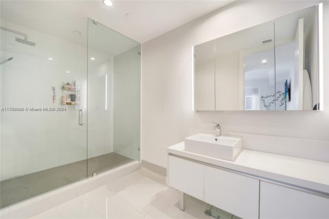 Condo in Miami, Florida, 2 bedrooms  № 1948584 - photo 11