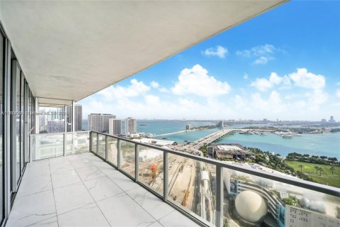 Condo in Miami, Florida, 2 bedrooms  № 1948584 - photo 14