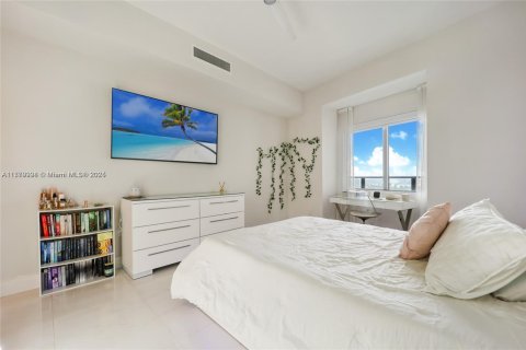 Condo in Miami, Florida, 2 bedrooms  № 1948584 - photo 10