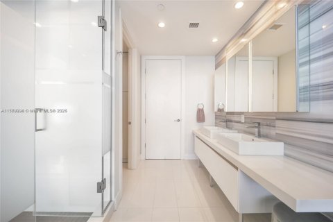 Condo in Miami, Florida, 2 bedrooms  № 1948584 - photo 8