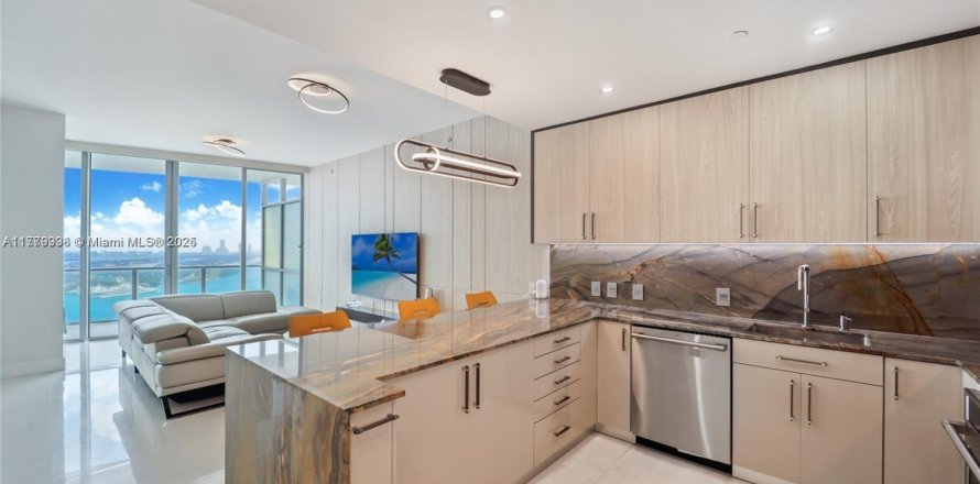 Condo in Miami, Florida, 2 bedrooms № 1948584