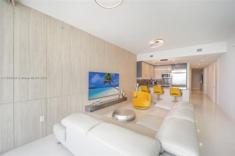 Condo in Miami, Florida, 2 bedrooms  № 1948584 - photo 5