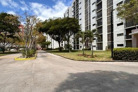 Condo in Sunny Isles Beach, Florida, 2 bedrooms № 1994033 - photo 4