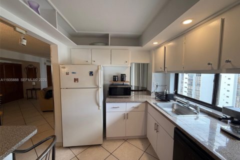 Condo in Sunny Isles Beach, Florida, 2 bedrooms № 1994033 - photo 14