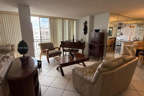 Condo in Sunny Isles Beach, Florida, 2 bedrooms № 1994033 - photo 20