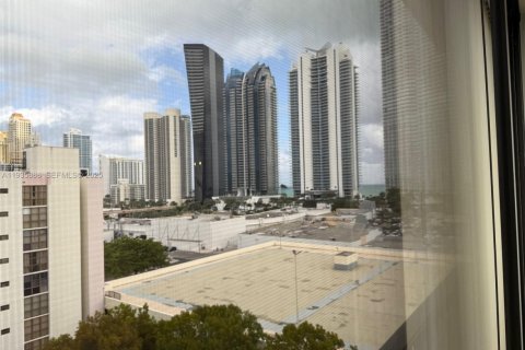 Condo in Sunny Isles Beach, Florida, 2 bedrooms № 1994033 - photo 9