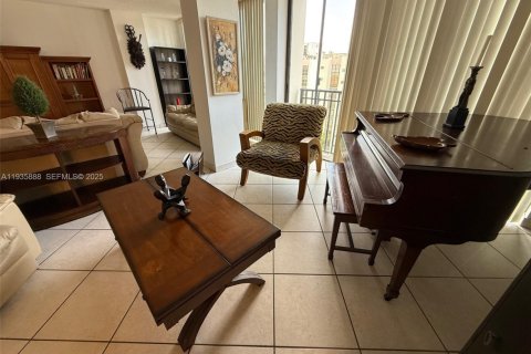 Condo in Sunny Isles Beach, Florida, 2 bedrooms № 1994033 - photo 27