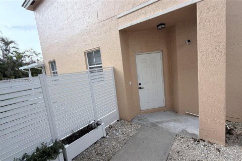 Casa en venta en Davie, Florida, 4 dormitorios, 167.6 m2 № 2047659 - foto 3