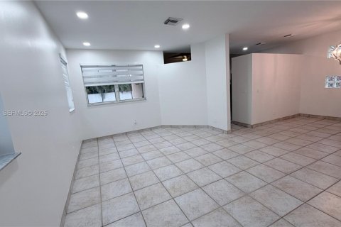 Casa en venta en Davie, Florida, 4 dormitorios, 167.6 m2 № 2047659 - foto 4