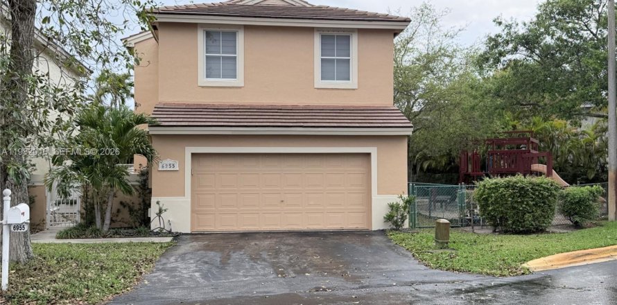 Casa en Davie, Florida 4 dormitorios, 167.6 m2 № 2047659