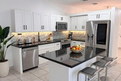 Casa en venta en Davie, Florida, 4 dormitorios, 167.6 m2 № 2047659 - foto 8