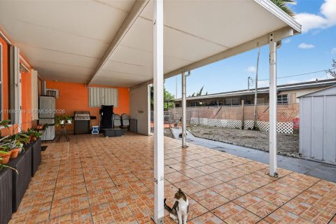 Casa en venta en Hialeah, Florida, 3 dormitorios, 176.24 m2 № 1450953 - foto 14