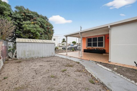 Casa en venta en Hialeah, Florida, 3 dormitorios, 176.24 m2 № 1450953 - foto 16