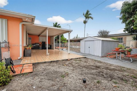 Casa en venta en Hialeah, Florida, 3 dormitorios, 176.24 m2 № 1450953 - foto 13