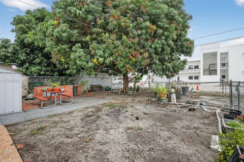 Casa en venta en Hialeah, Florida, 3 dormitorios, 176.24 m2 № 1450953 - foto 12